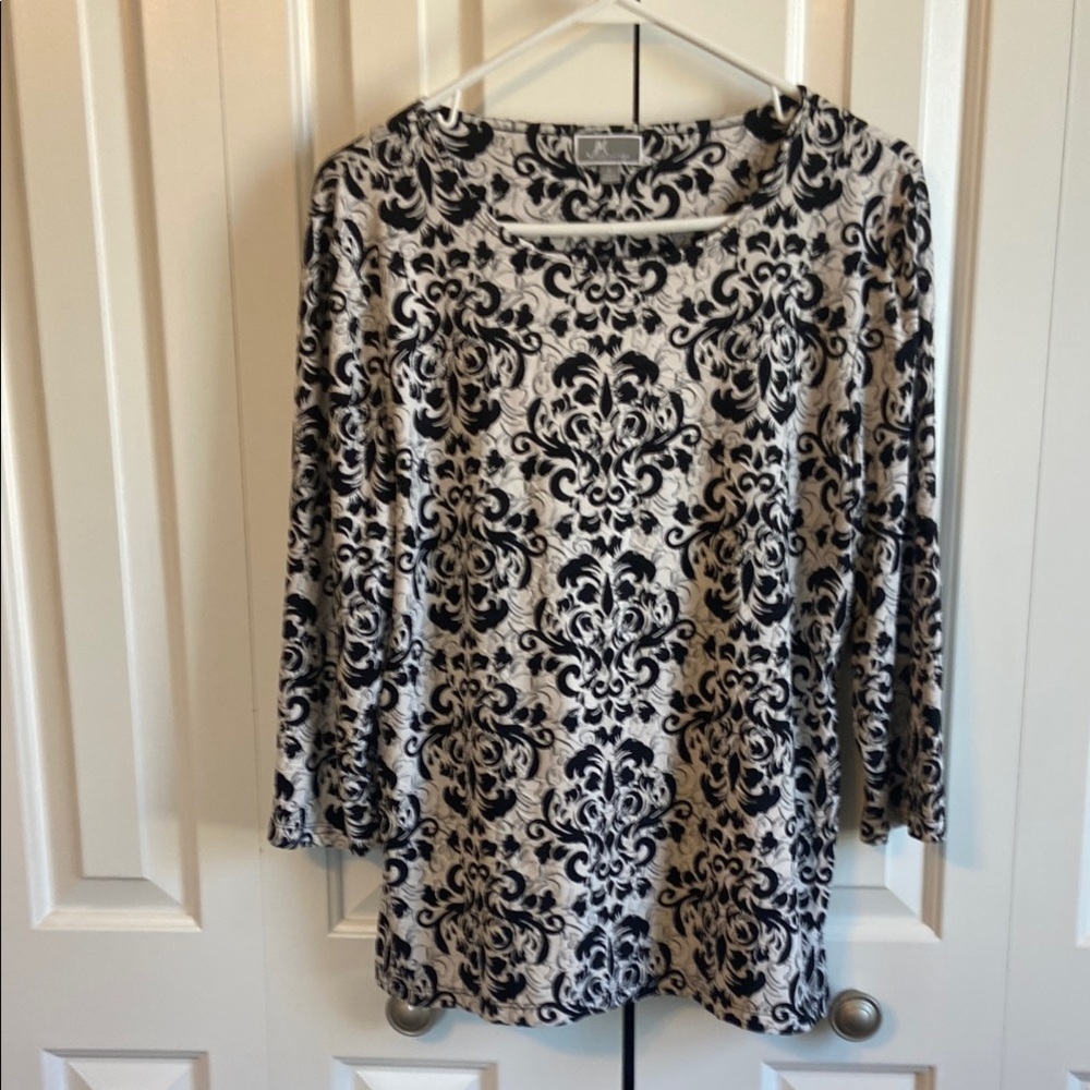 Black and White Boxy Blouse with 3/4 Sleeves and Sailor Collar